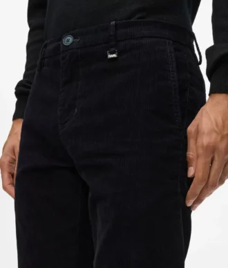 Chino-housut