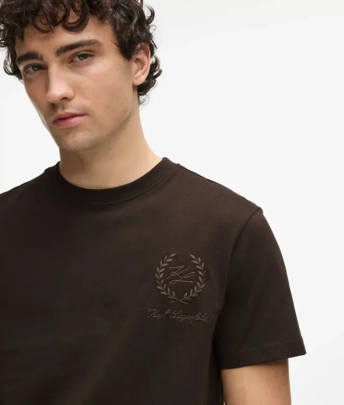 Crest-loungewear-T-paita