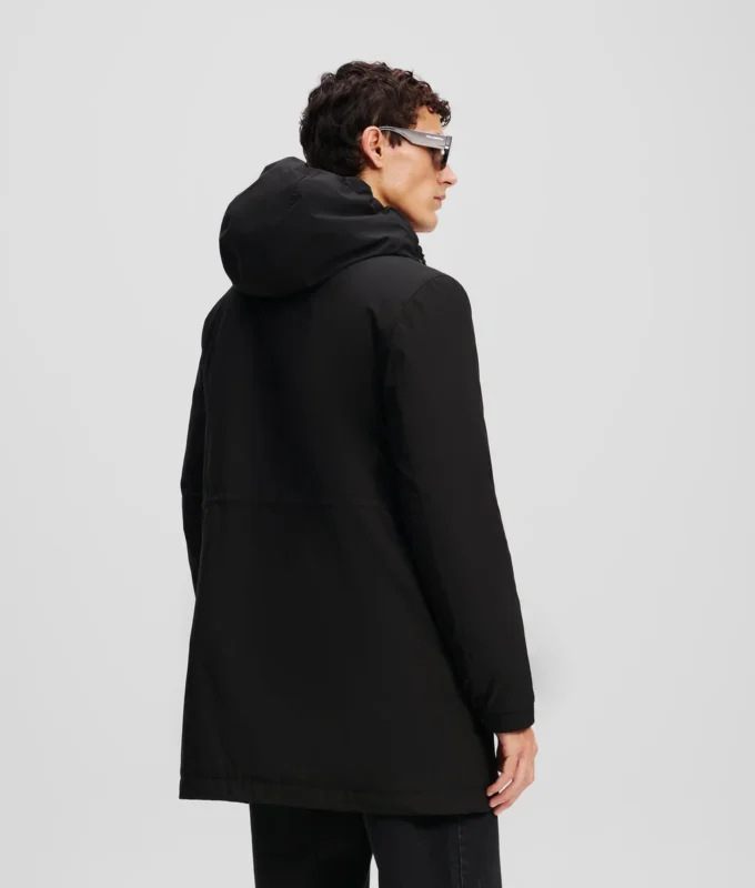 ERITTÄIN KEVYT HUPPUPARKA ERITTÄIN KEVYT HUPPUPARKA