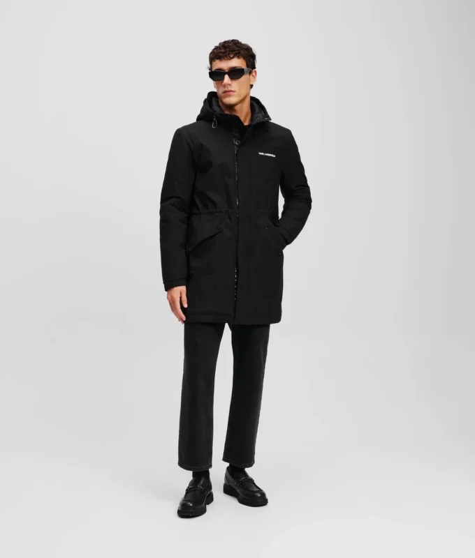 ERITTÄIN KEVYT HUPPUPARKA ERITTÄIN KEVYT HUPPUPARKA
