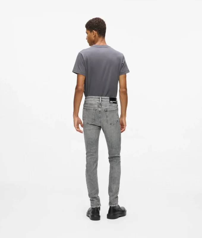 Haalistuneet skinny-farkut Haalistuneet skinny-farkut