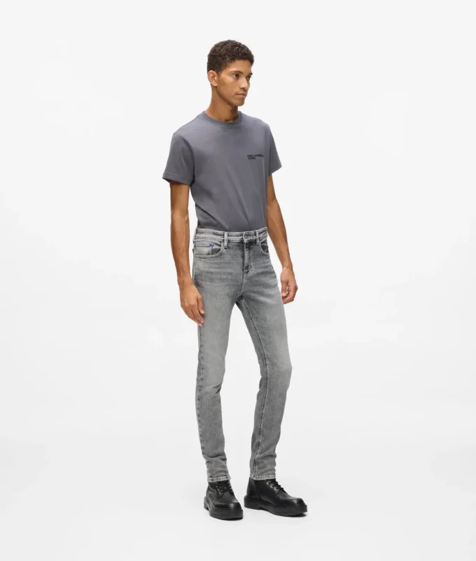 Haalistuneet skinny-farkut Haalistuneet skinny-farkut