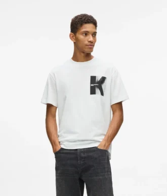 K-kuvioinen T-paita