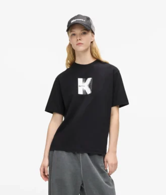 K-kuvioinen T-paita