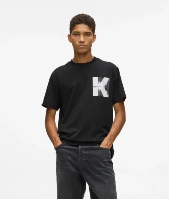 K-kuvioinen T-paita
