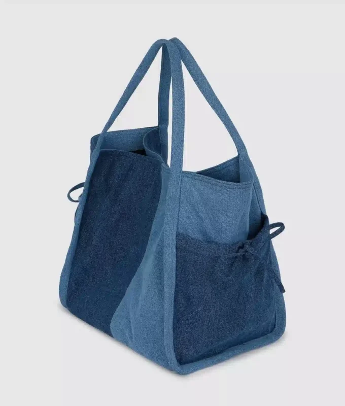 Kaksivärinen denim-ostoskassi Kaksivärinen denim-ostoskassi
