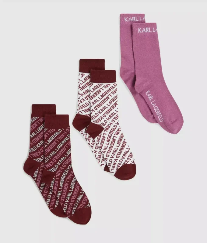 Koko pinnan peittävät logosukat – 3 paria Koko pinnan peittävät logosukat – 3 paria