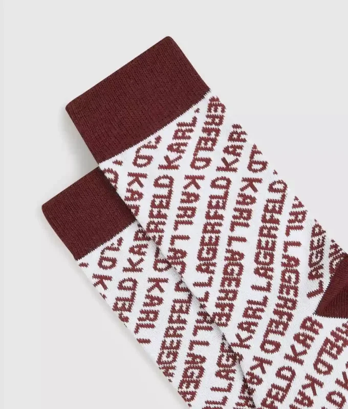 Koko pinnan peittävät logosukat – 3 paria Koko pinnan peittävät logosukat – 3 paria
