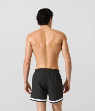 Kontrastipiping-boardshortsit