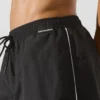 Kontrastipiping-boardshortsit