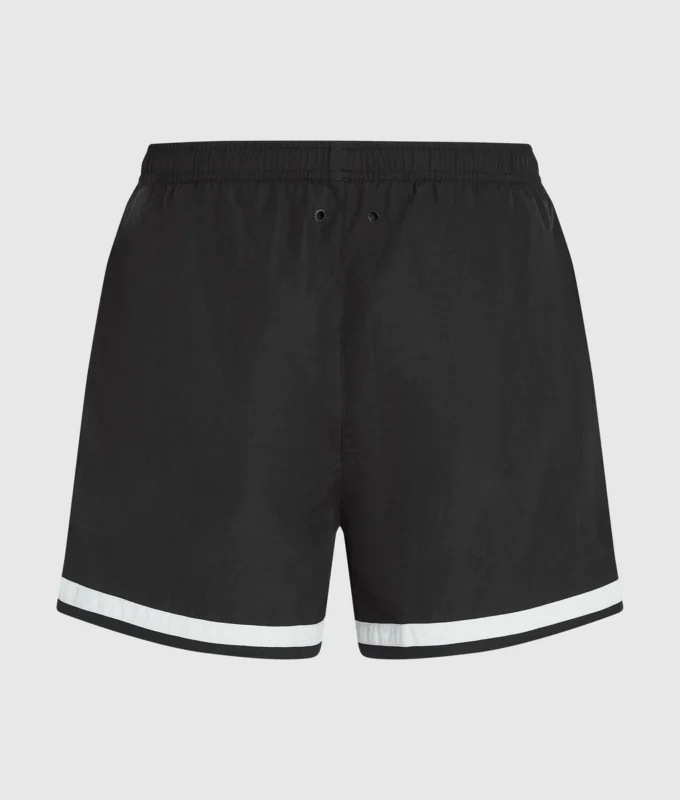 Kontrastipiping-boardshortsit