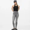 Korkeavyötäröiset skinny-farkut Korkeavyötäröiset skinny-farkut