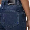 Korkeavyötäröiset skinny-farkut Korkeavyötäröiset skinny-farkut