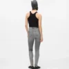 Korkeavyötäröiset skinny-farkut Korkeavyötäröiset skinny-farkut