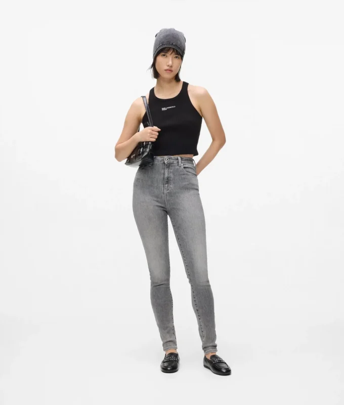 Korkeavyötäröiset skinny-farkut Korkeavyötäröiset skinny-farkut