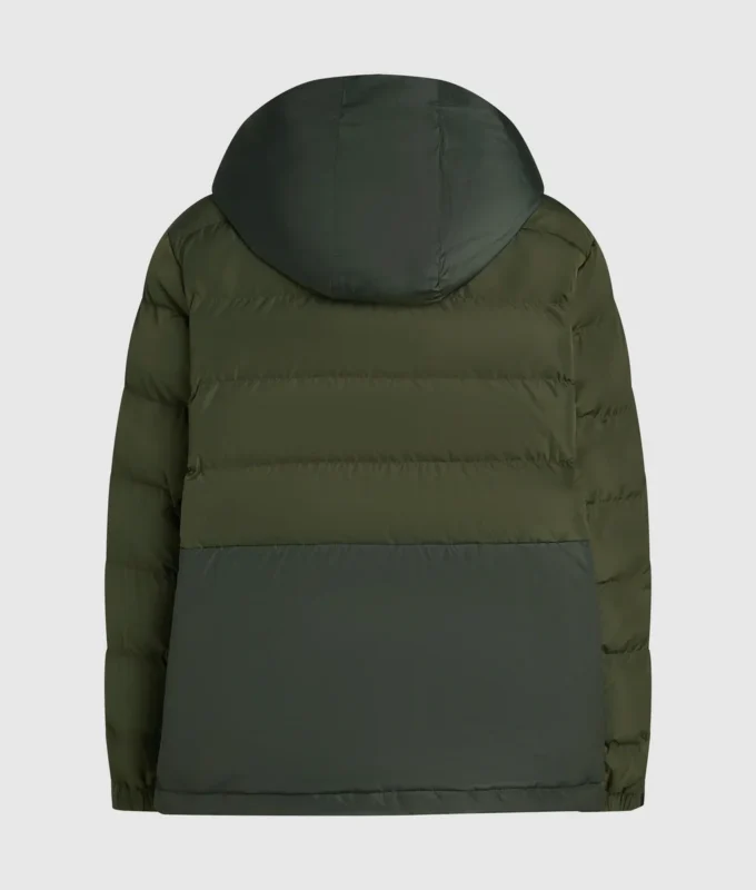 Käytännöllinen untuvatakki