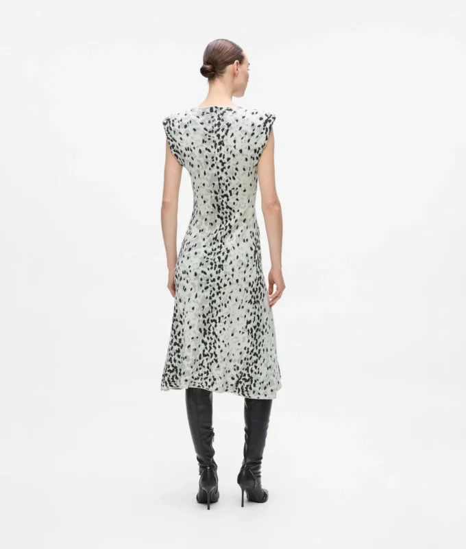 Lumileopardi-neulemekko Lumileopardi-neulemekko