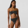 Metalliset bikinien alaosat
