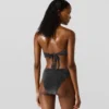 Metalliset bikinien alaosat