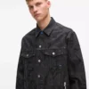 Monogram-kuvioinen denimtakki
