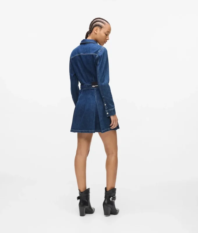 Nastoitettu denim-mekko
