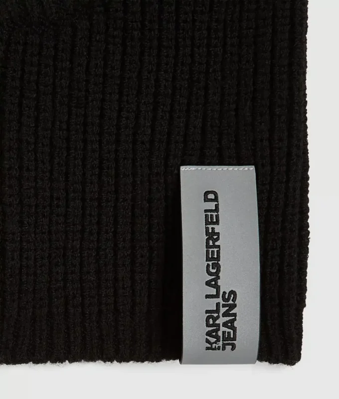 Neulottu balaclava Neulottu balaclava