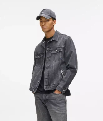 Normaalisti istuva denimtakki