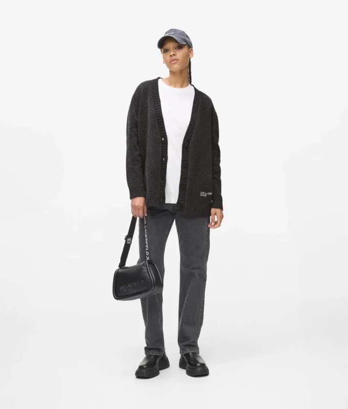Oversized-neuletakki Oversized-neuletakki