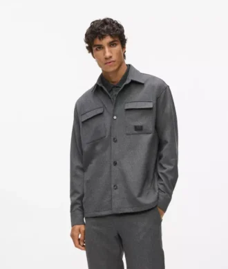 Rintataskuinen overshirt