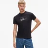 Slim-mallinen logopaita Slim-mallinen logopaita