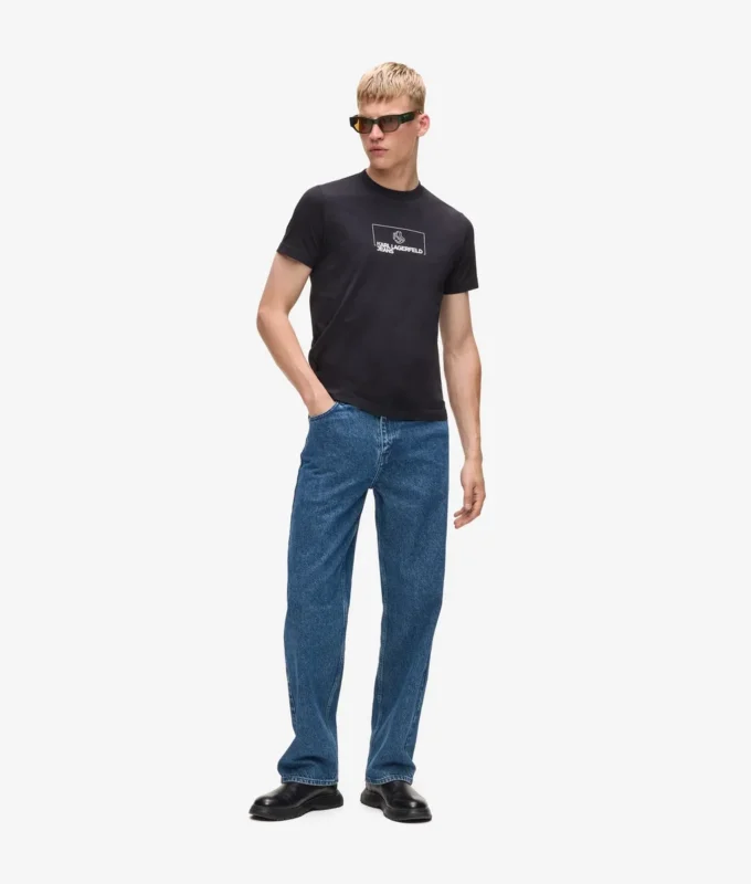 Slim-mallinen logopaita Slim-mallinen logopaita