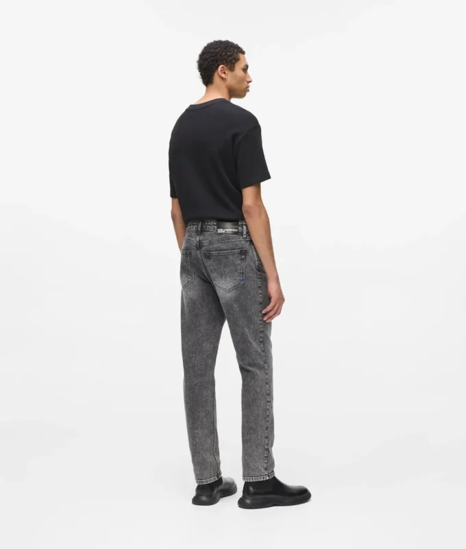 Slim-malliset farkut Slim-malliset farkut