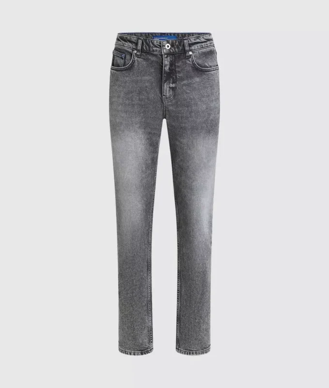Slim-malliset farkut Slim-malliset farkut