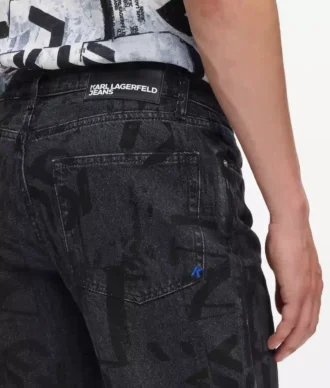 Suorat, kauttaaltaan monogrammikuviolla koristellut farkut
