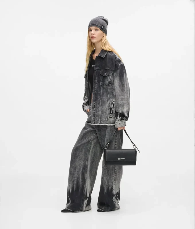 Valkaistu denimtakki Valkaistu denimtakki