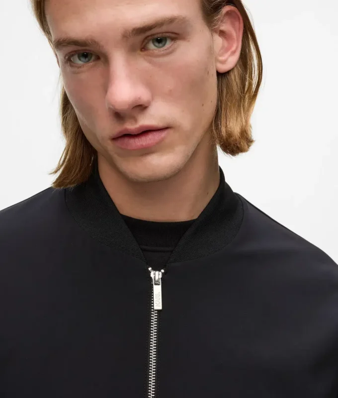 Vetoketjullinen bomber-takki Vetoketjullinen bomber-takki